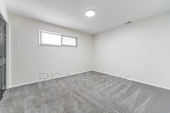 Building Photo - 947 Albany St