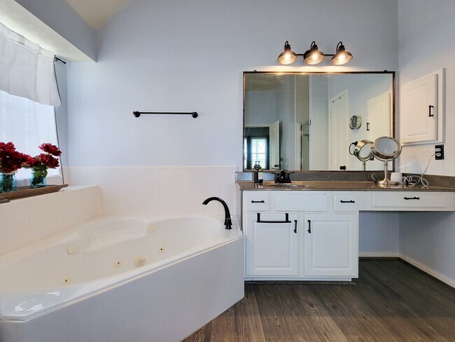 Building Photo - 11115 Brandon Gate