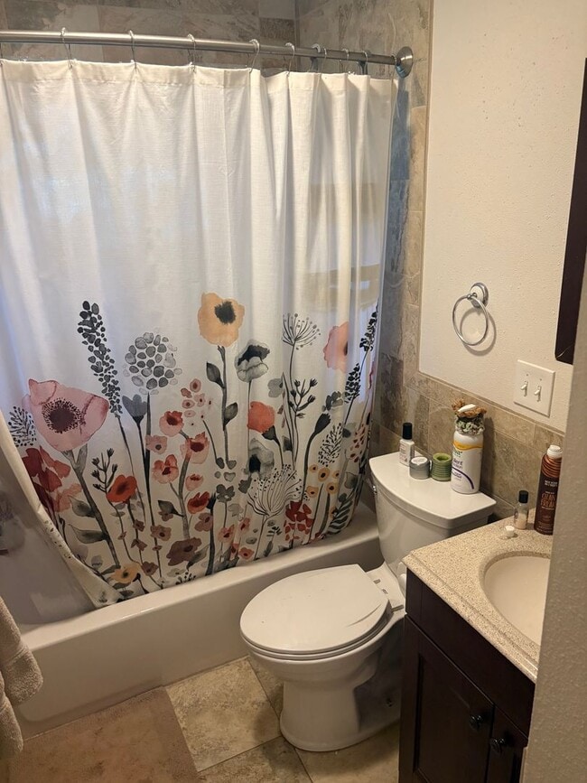 Building Photo - 3 Bed + Office 2 Bath Ranch Home with Larg...