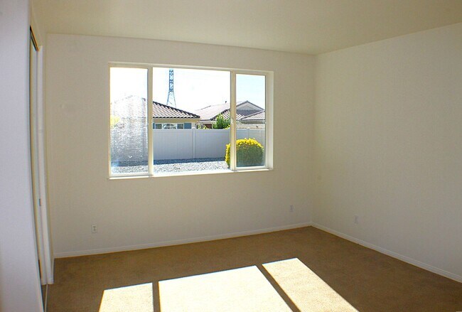 Building Photo - Resort Style Living In Lovely Solera Oaks