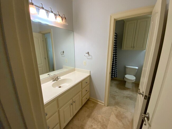 Building Photo - 123 Courts Ln