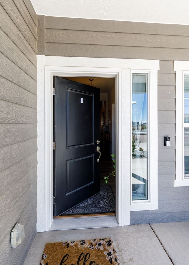 Building Photo - Luxury Ranch-Style Home for Rent | Wolf Ranch | D20 Schools | Pikes Peak Views