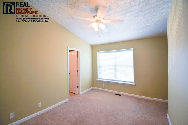 Building Photo - Two bedroom townhome in GREAT location! Wa...