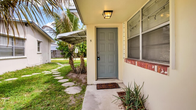 Building Photo - 711 SE 15th St