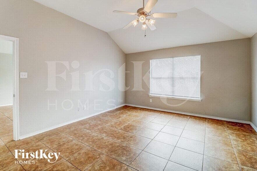 Building Photo - 1405 Silver Maple Ln