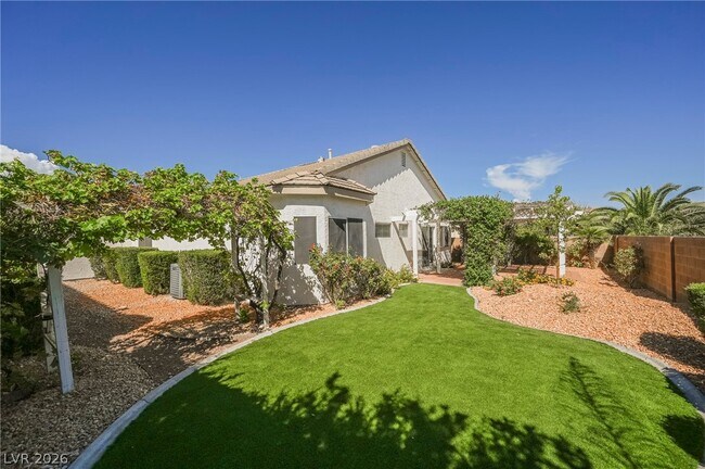 Building Photo - 490 Beaconwood St