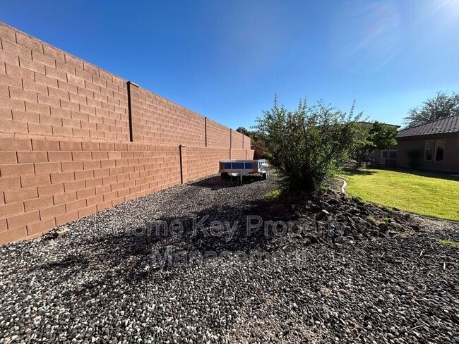 Building Photo - 157 E Foothill Dr