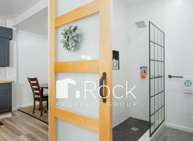 Building Photo - Contemporary 2 Bedroom plus Office/Bonus Room with Loft near Uptown and Plaza Districts   ~One Mo...