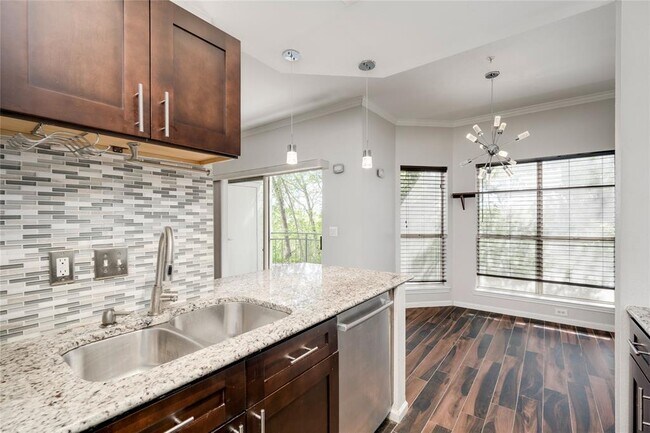 Building Photo - 6000 Shepherd Mountain Cove