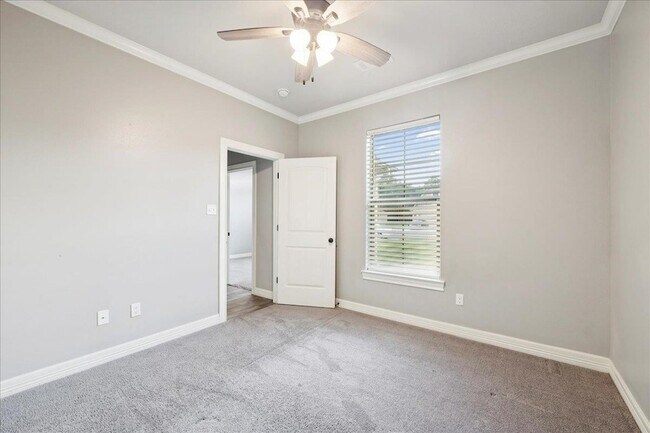 Building Photo - 10460 Jordan Ave