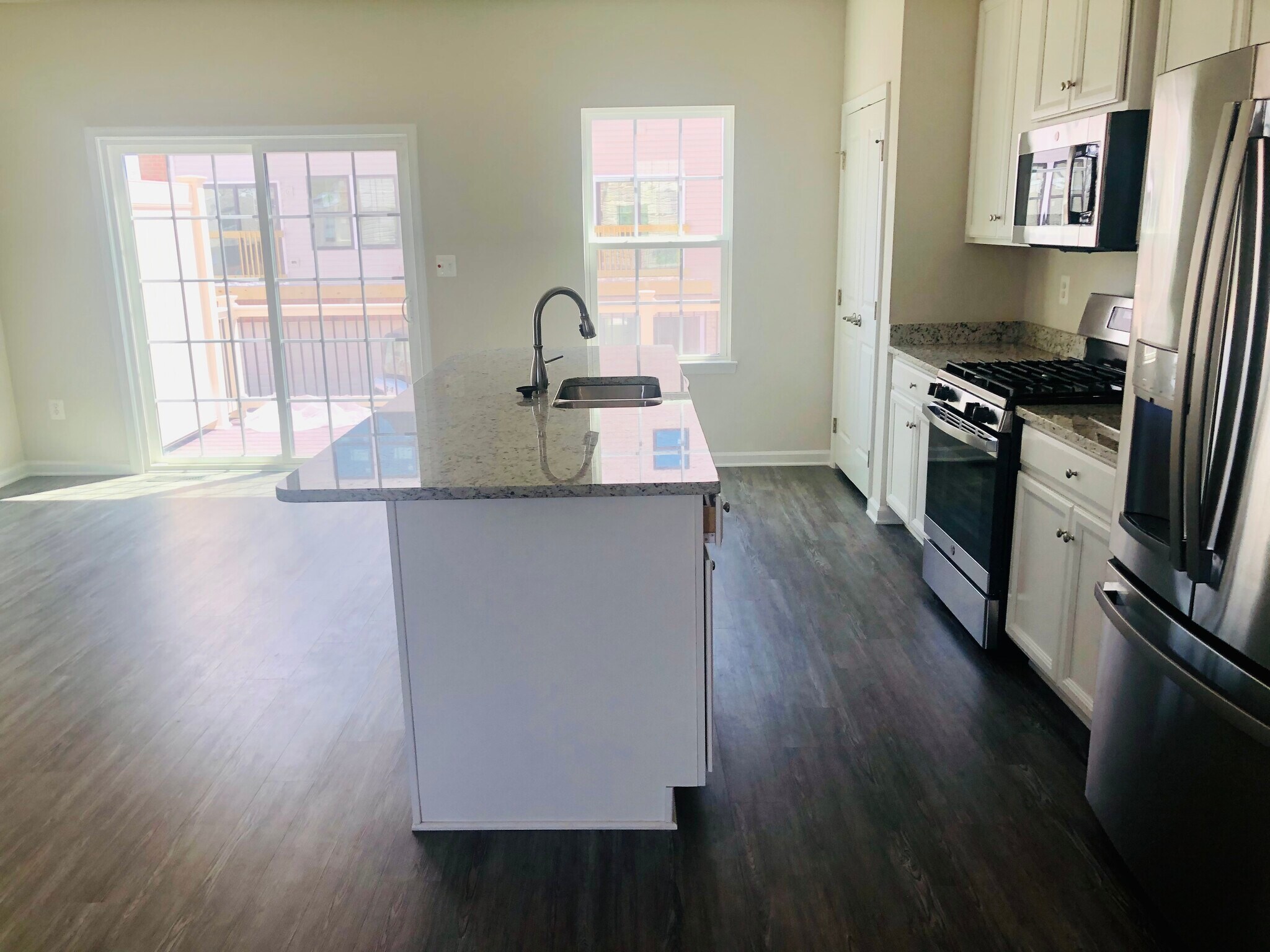 kitchen - 1021 Rutland Ave