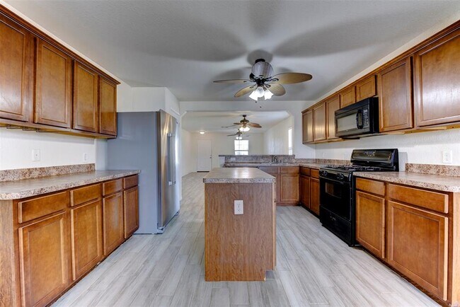Building Photo - 7906 Yaupon View Dr