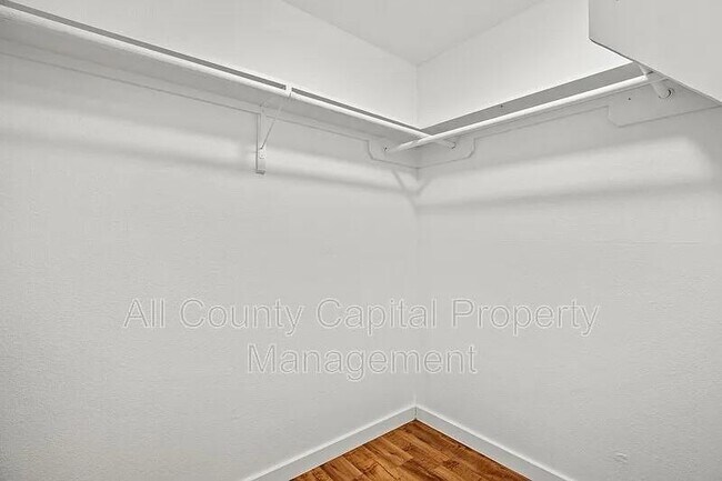 Building Photo - 404 W 35th St