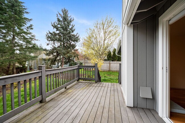 Building Photo - Move in by June 15 and get 2 weeks FREE! Charming Beaverton Home with Fireplace, Deck, and Attach...