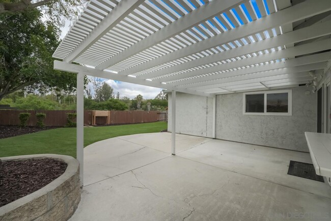 Building Photo - 12319 Hill Country Dr