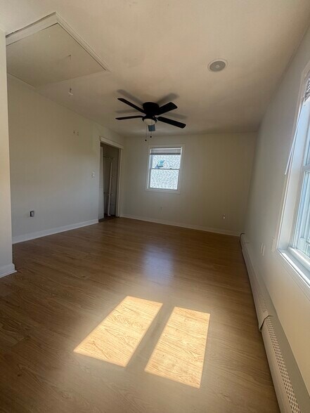 Building Photo - 33 Appleton St