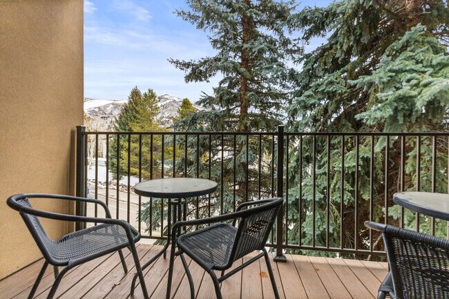 Building Photo - 2200 Apres Ski Way
