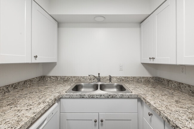 2BR, 1.5BA - 950SF - Kitchen - Cambridge Court Apartments