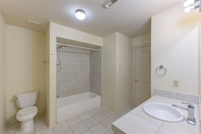 Building Photo - 1502 Ashbury Park Ln