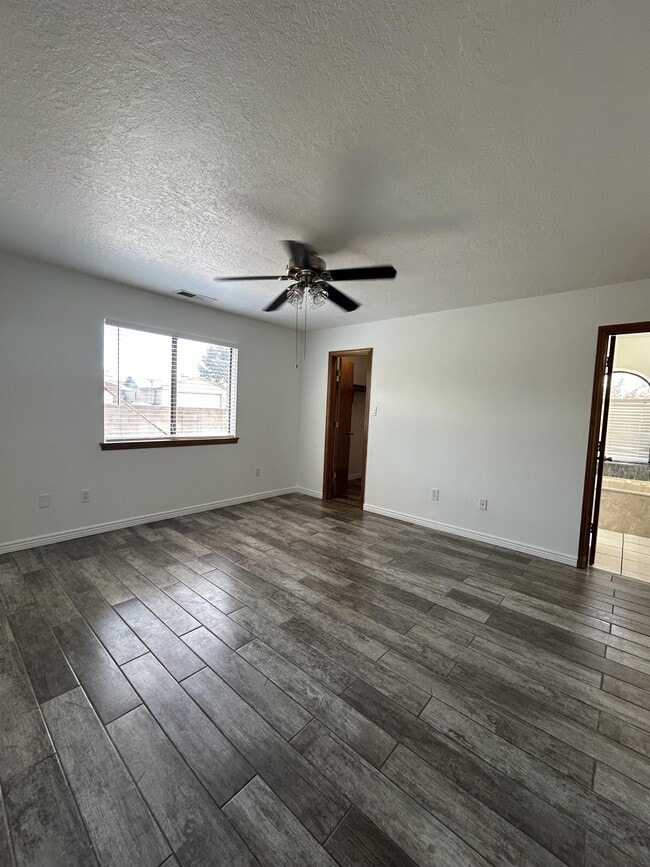 Building Photo - 6101 Equestrian Dr NW