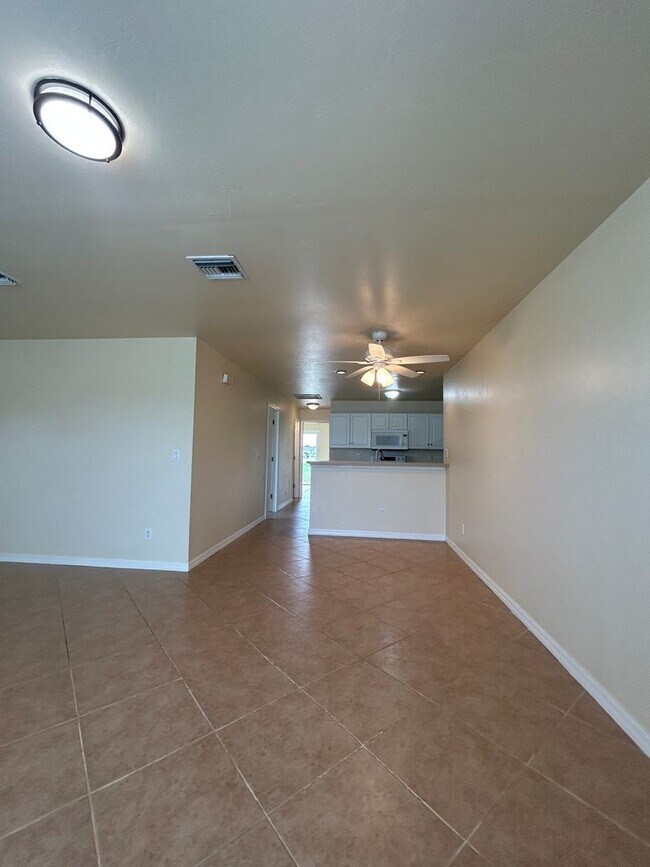 Building Photo - Welcome Home! Spacious 3-Bedroom, 2-Bathro...