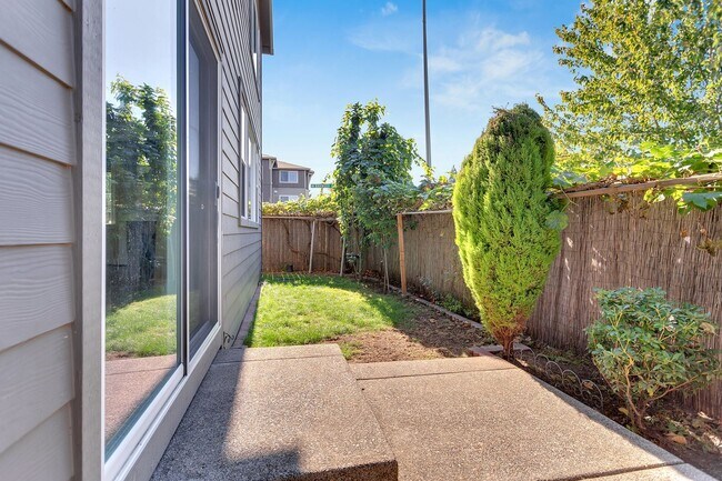 Building Photo - Spacious 4BR/3BA in Beaverton