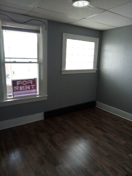 Building Photo - 105 W Monroe Ave
