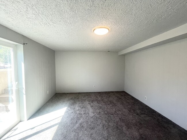 Building Photo - 1265 Crandall Ave S