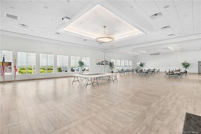 Building Photo - 257 NE Coastal Dr