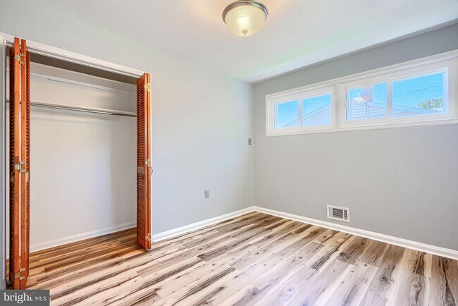 Building Photo - 5506 Adleigh Ave