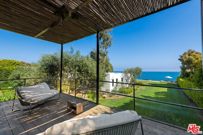 Building Photo - 28926 Cliffside Dr