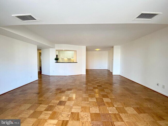 Building Photo - 3800 Fairfax Dr