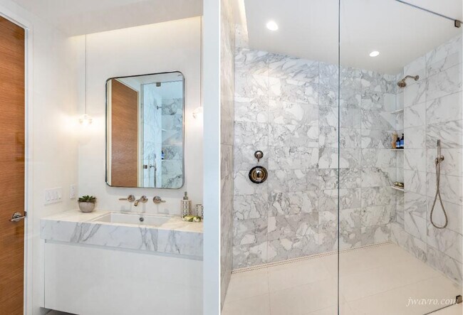 Building Photo - 17 Guy Pl