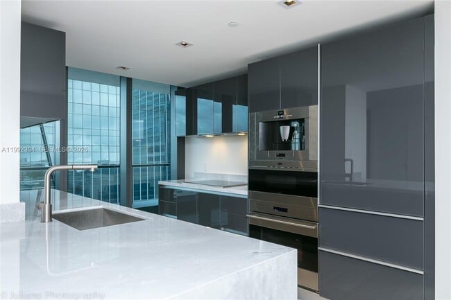 Building Photo - 1451 Brickell Ave