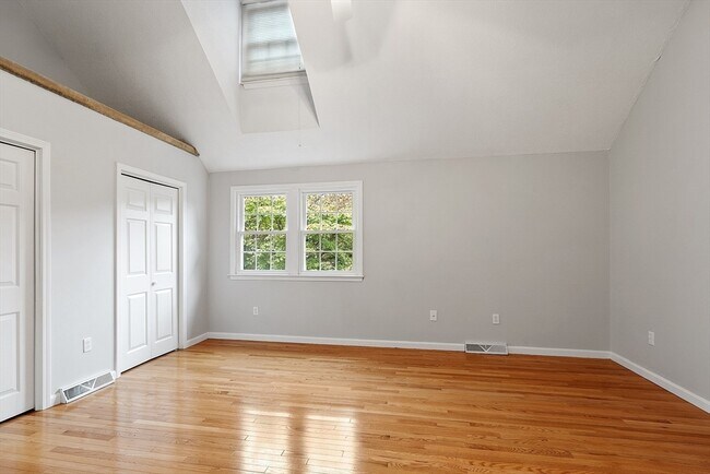 Building Photo - 148 Flower Ln