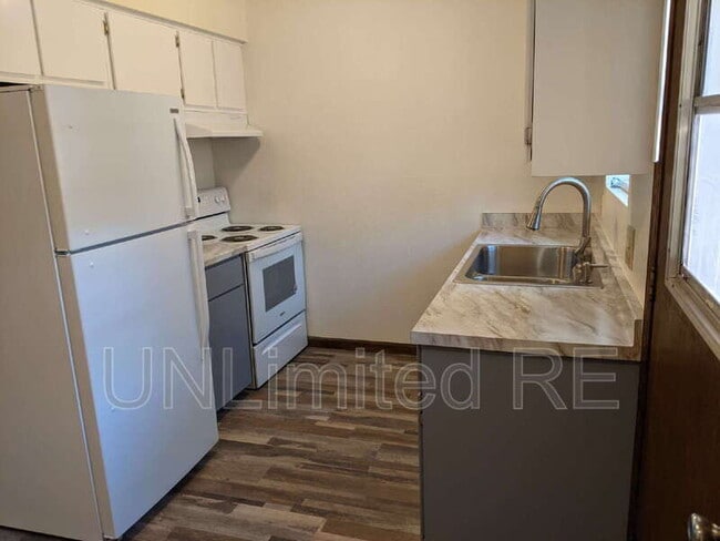 Building Photo - 321 N Park St