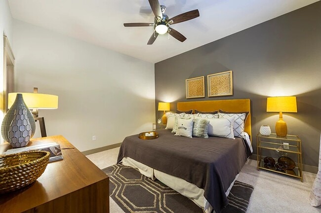 Building Photo - Downtown Steal: Up to 6 Weeks FREE Rent!