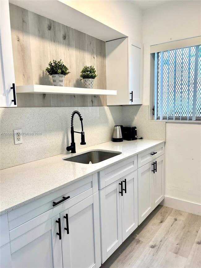 Building Photo - 825 Euclid Ave