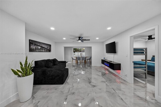 Building Photo - 3130 SW 16th St