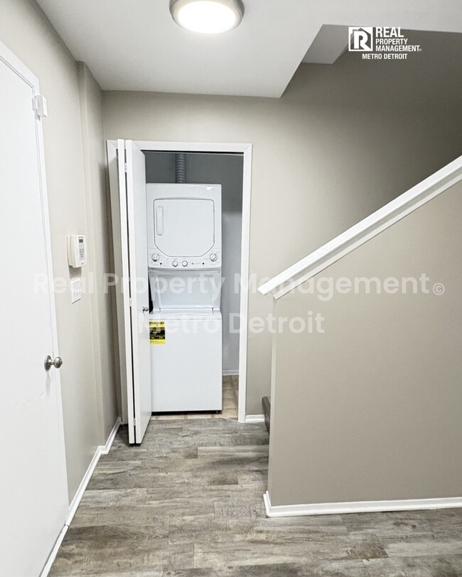 Building Photo - 15628 Stone Crossing Dr