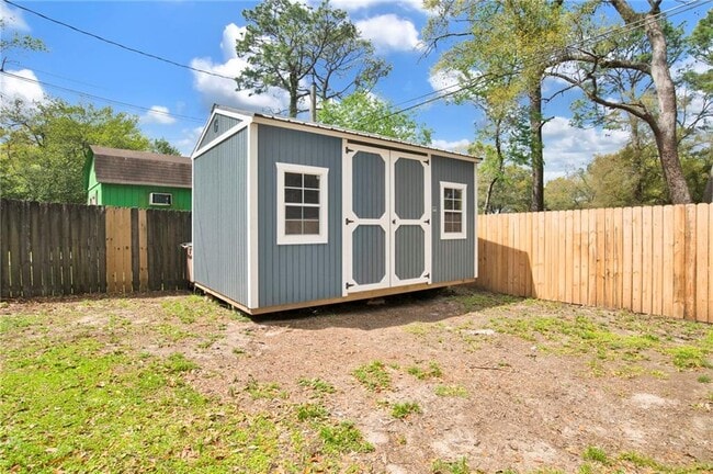 Building Photo - 331 Azalea Cir W