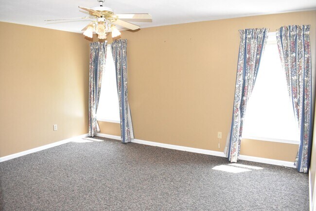 Building Photo - A Great South Stafford Location!