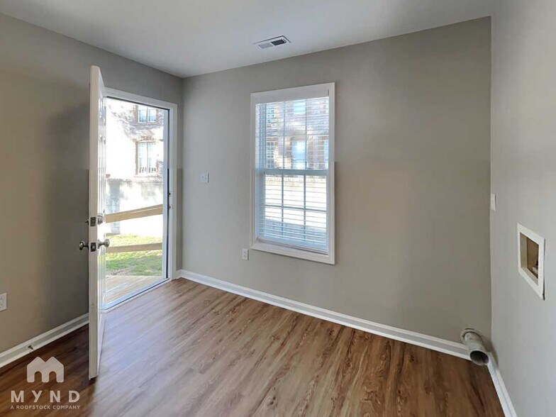 Building Photo - 103 Adlett Ln