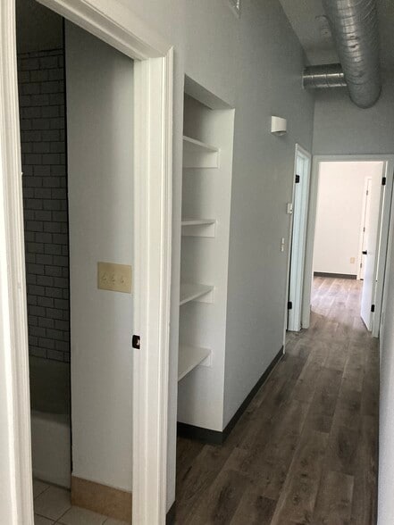 Building Photo - 2513 Frankford Ave