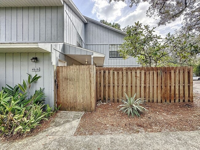 Building Photo - Carmel Oaks Townhome style Condo in Orlando