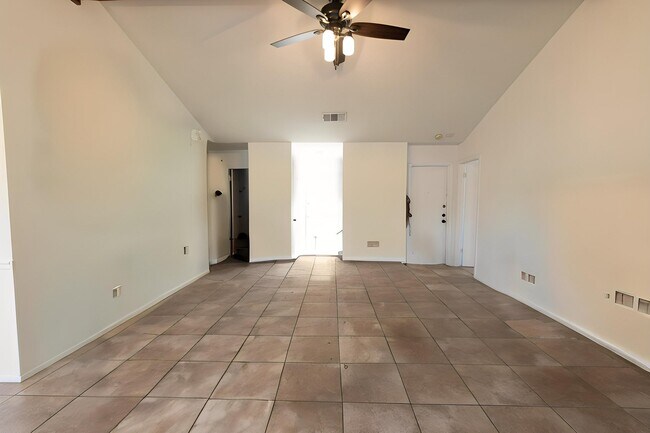 Building Photo - 1606 Gatlinburg Dr