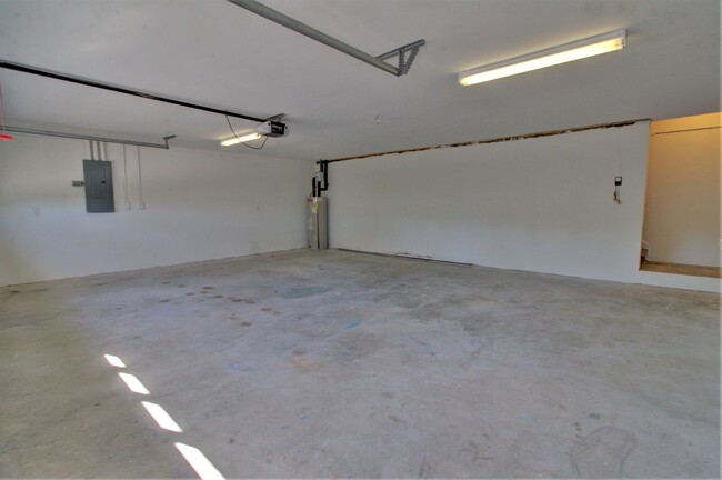 Building Photo - Beautiful 4 Bedroom Home in Sneads Ferry w...