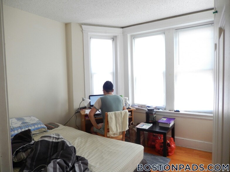 Building Photo - 171 Hemenway St