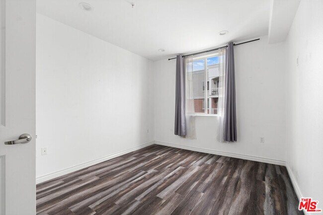 Building Photo - 3740 Santa Rosalia Dr