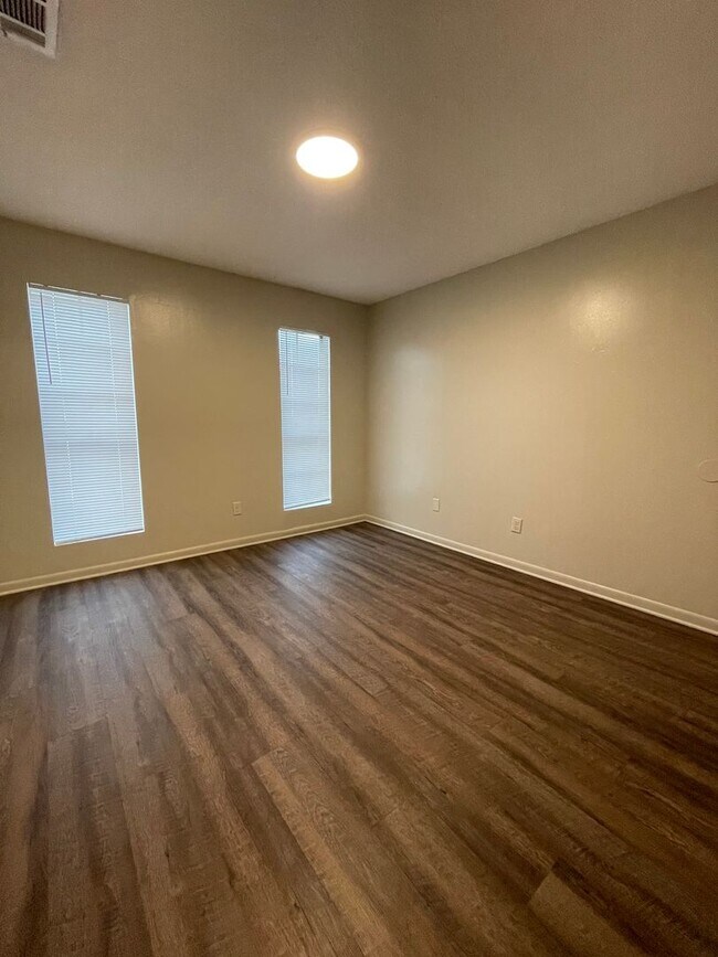 Building Photo - 113 Cantal Dr